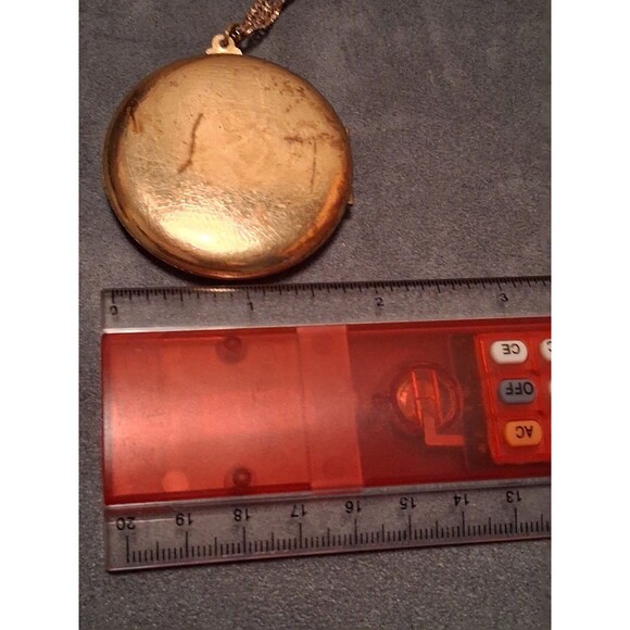 Vintage Large Floral Locket Pendant Necklace with Photos - Picture 6 of 7